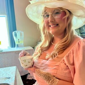 Meet your Posher, Alexis